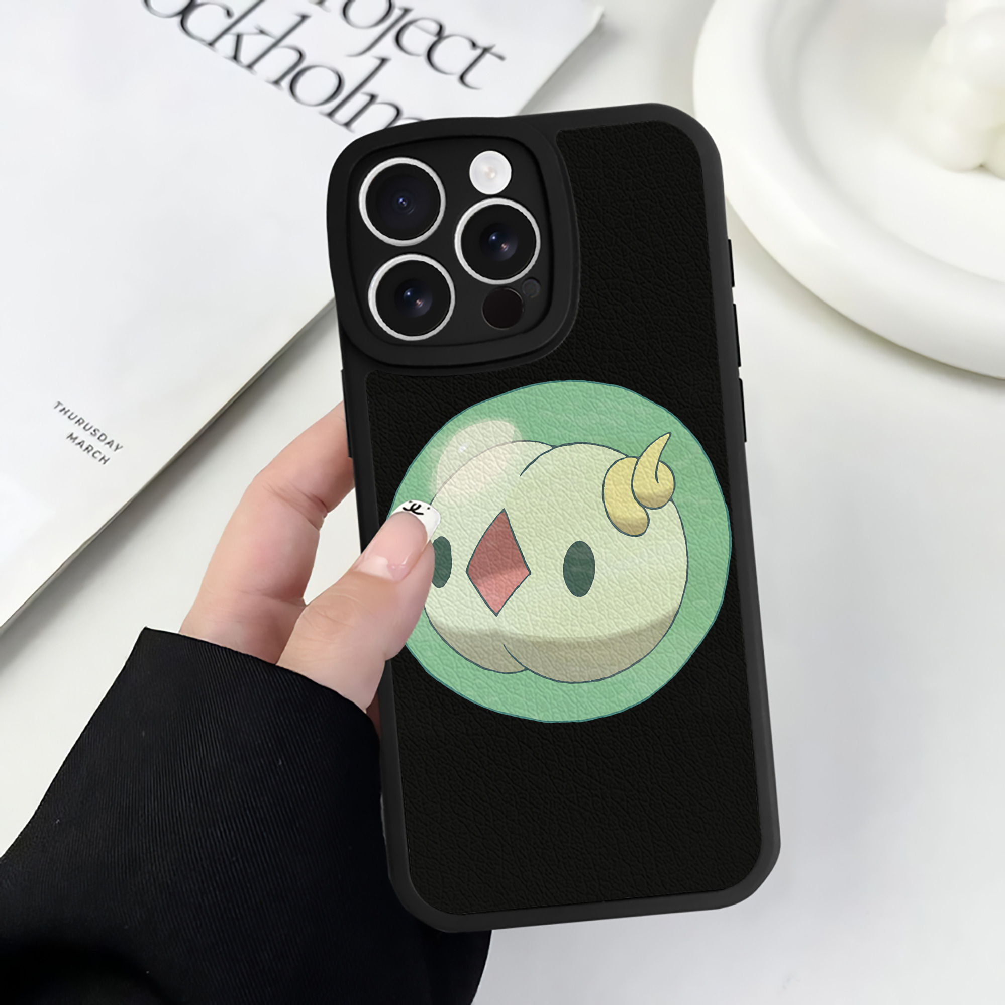 （画像用） ポケットモンスター Pokémon 【iPhone 16シリーズ対応】シリコンスマホケース（レザー調） 材質：シリコン
